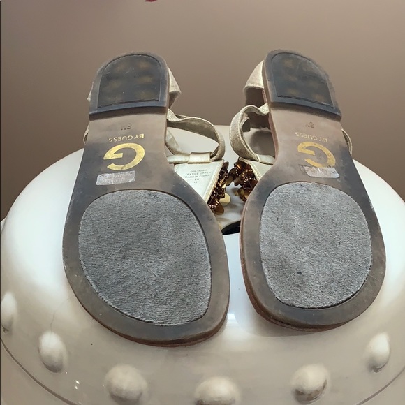 Guess sequences sandals in gold and nude - Picture 4 of 4